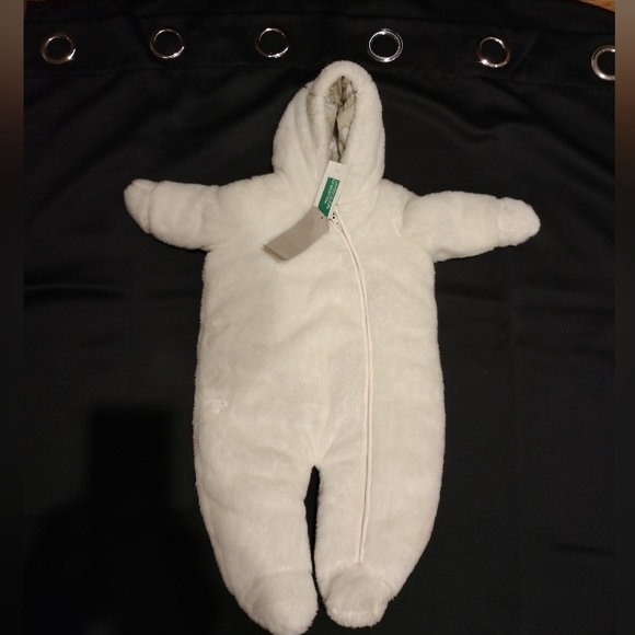UNITED COLORS OF BENETTON BABIES UNISEX WHITE PLUSH 1 piece SNOWSUIT SZ. 3/6M - Picture 4 of 10
